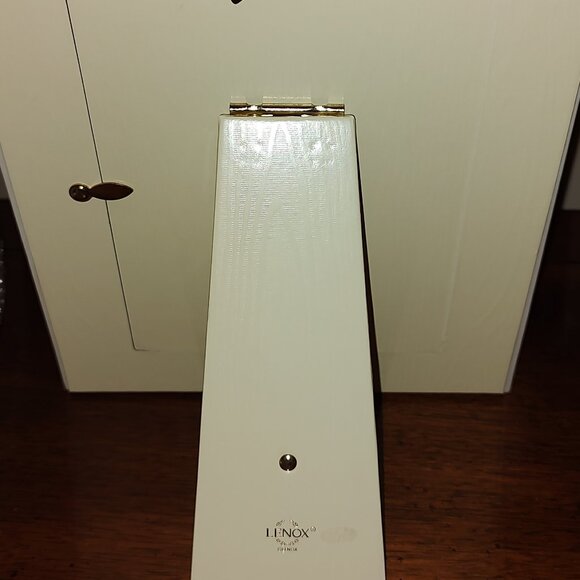 LENOX IVORY PORCELAIN PICTURE FRAME 8x10 HOLDS 4 X 6 PHOTO EASEL BACK NEW BOXED - Picture 3 of 8